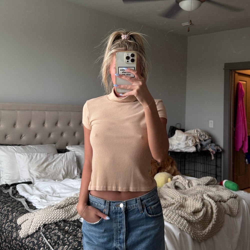 Brandy Melville John Galt Ribbed Turtle Neck Short Sleeve